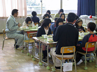 給食時間は生産者と一緒に