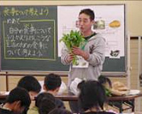 給食交流会で思いを伝える生産者