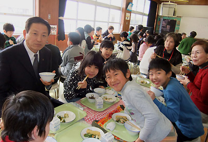 給食交流の様子