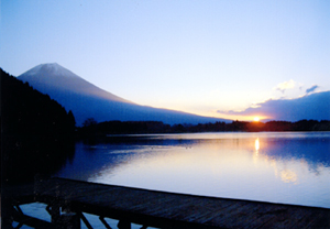 田貫湖畔の夜明け