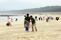 大勢の参加者が汗を流しました