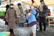 餅つき大会の様子