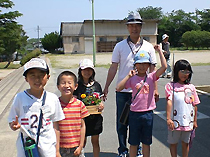 えんがわくらぶ会員と東小学校３年生