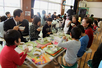 給食交流の様子