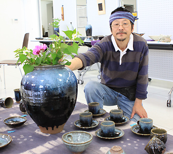 陶芸作家の鄭琪満さん