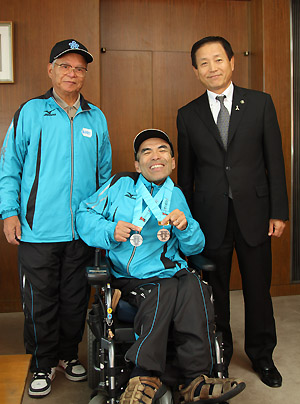 写真中央：米倉浩義さん、写真左：鶴原誠二さん