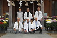 高原護さん、長崎貞俊さん、古賀神社総代の皆さん