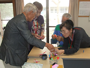 折り紙細工講座の様子