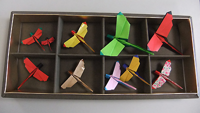 折り紙で作ったトンボ