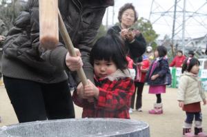 かわいい餅つき人