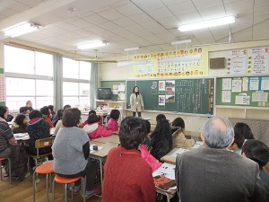 えんがわさんと子どもたち、いっしょに授業を受けます