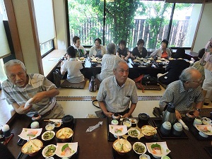 洒落た和定食に舌鼓