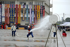 豪雨の中奮闘！