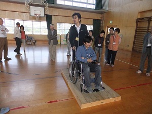 社協職員さんより説明を受けます