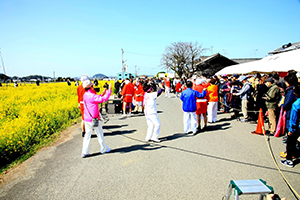 にぎやかな祭り