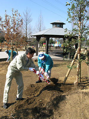 記念植樹の様子