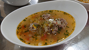 チョルバ・デ・ペリショアレ（肉団子のスープ）