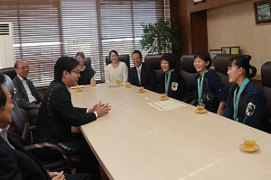 中学校女子の部優勝の3人