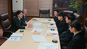 「総合的な探求」の一環で福岡高校の生徒さんたちと