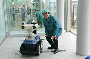 正興電機　巡視点検ロボットと