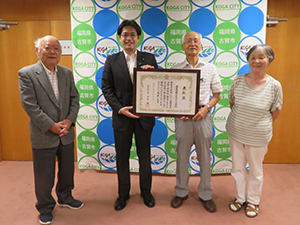 福岡県の環境保全功労者として知事から表彰された「古賀市緑のまちづくりの会」の皆さん