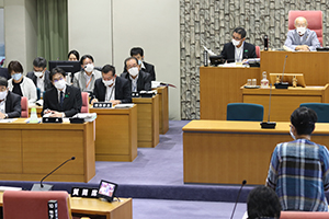 古賀市議会定例会本会議　大綱質疑が行われました