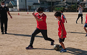 アビスパ福岡の皆さんにもご協力いただき、初体験したウォーキングサッカー