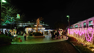 JR古賀駅西口とその周辺でクリスマスマーケットが開催中