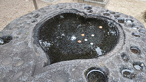 古賀神社　ハート形の手水鉢