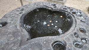 古賀神社　ハート形の手水鉢