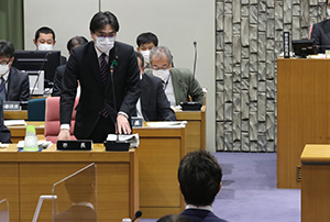 答弁では新たな方針も明らかにしました