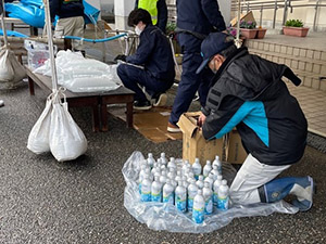 飲料水の配布