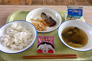 給食1