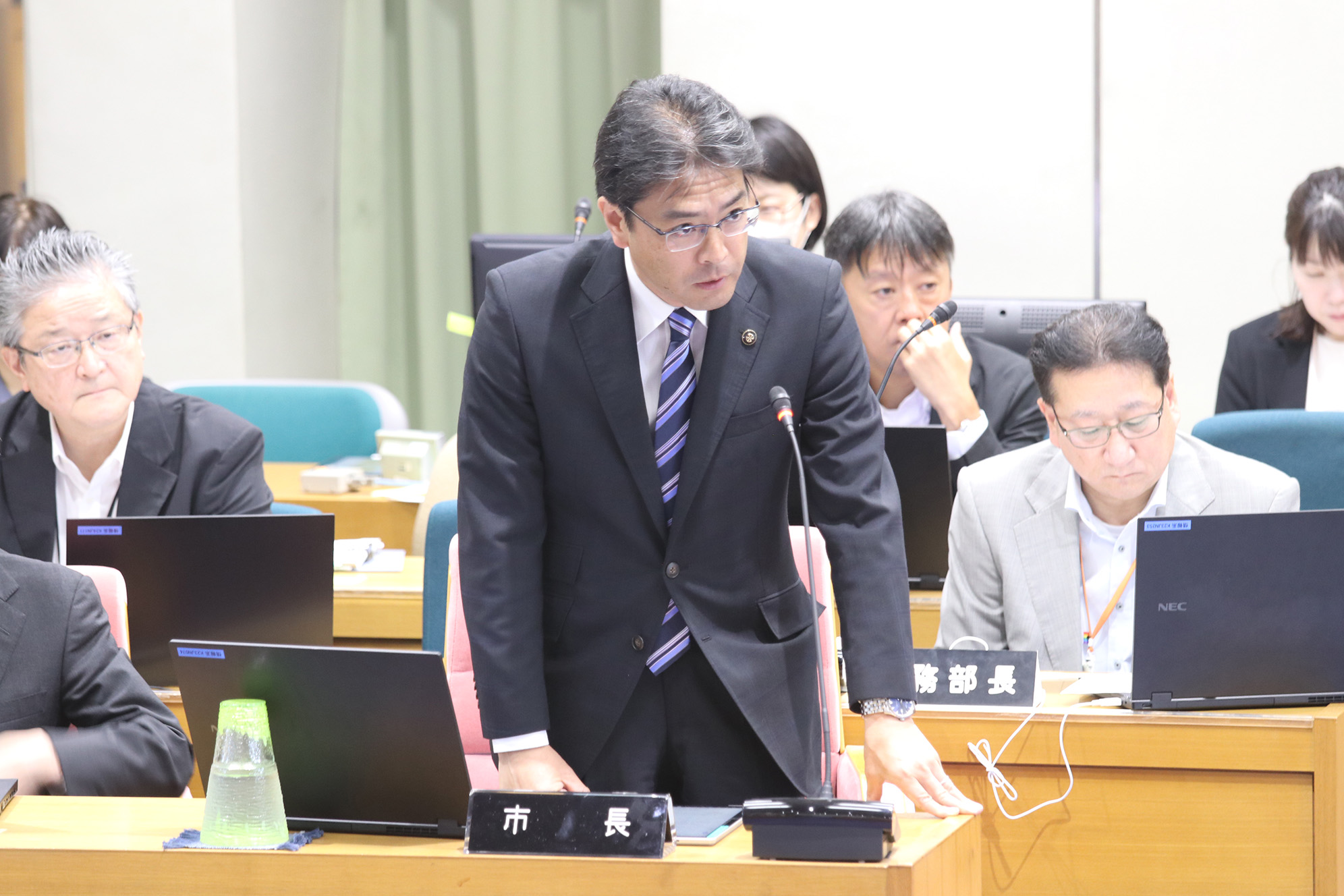 大綱質疑