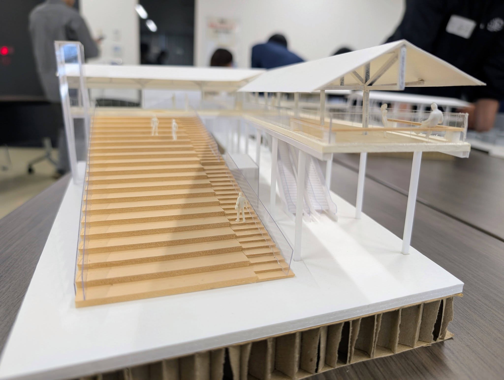 古賀駅4（東口の公園につながる自由通路のイメージ）