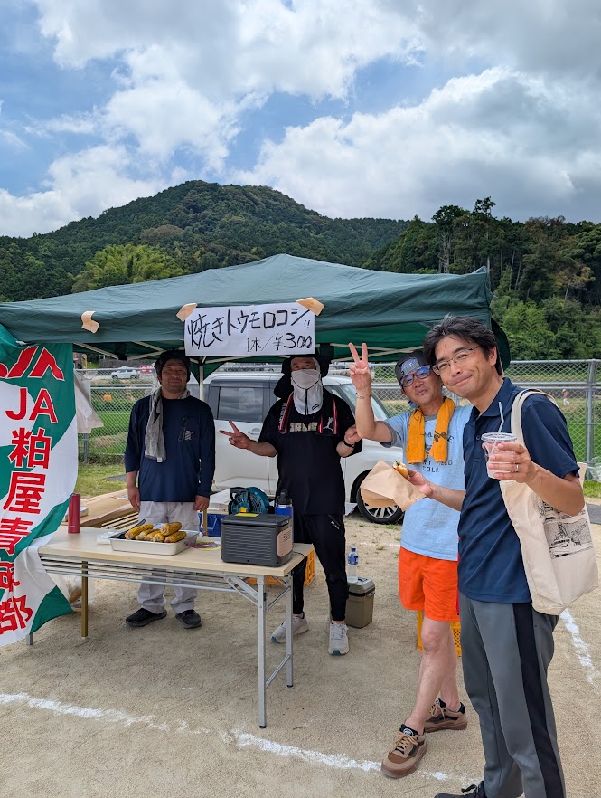 出店の前で
