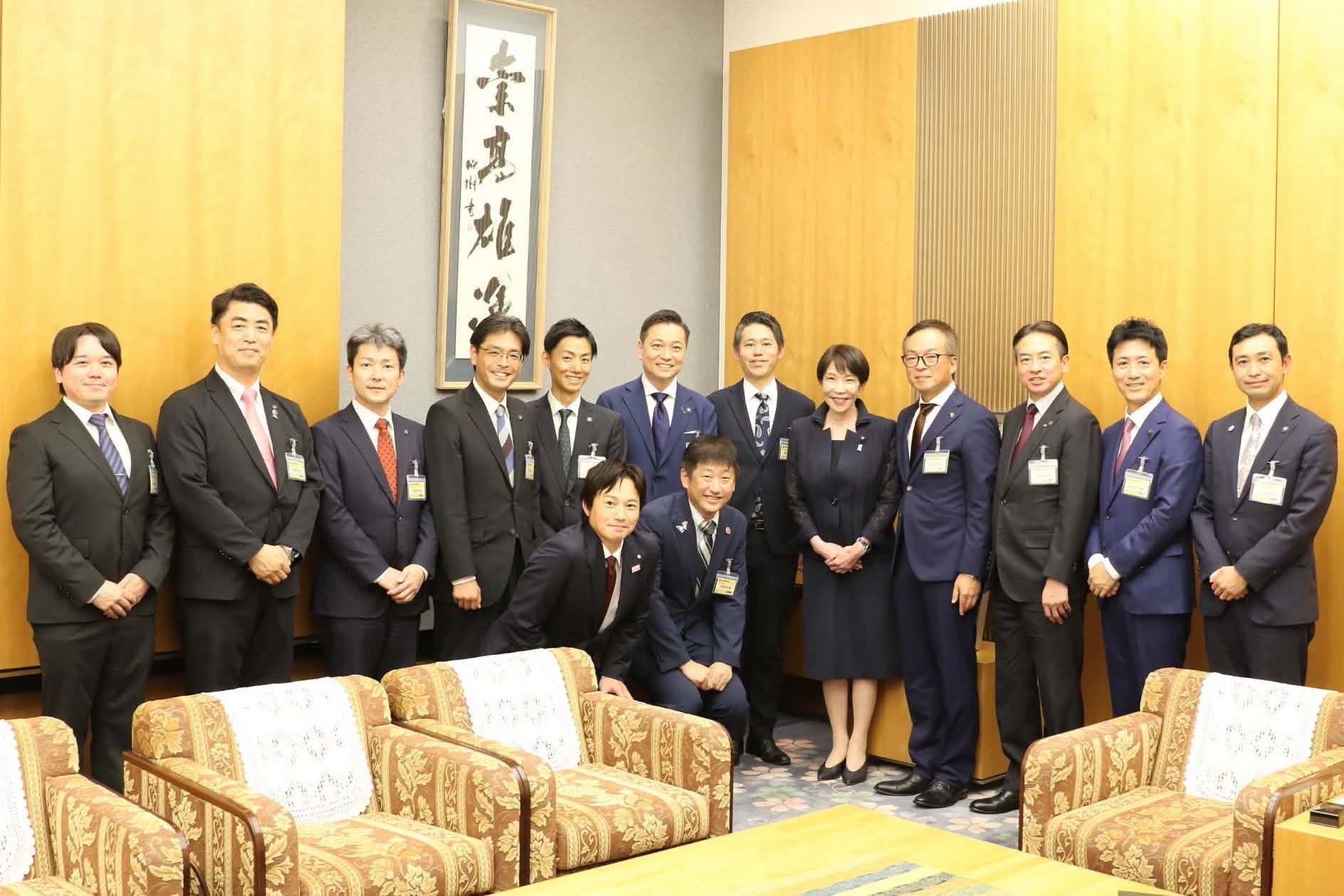 高市早苗総理大臣を表敬訪問１