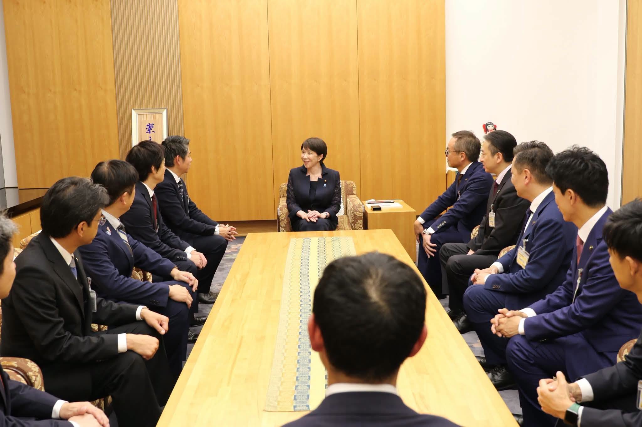 高市早苗総理大臣を表敬訪問３