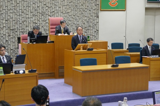 一般質問（１日目）5人が議論を展開