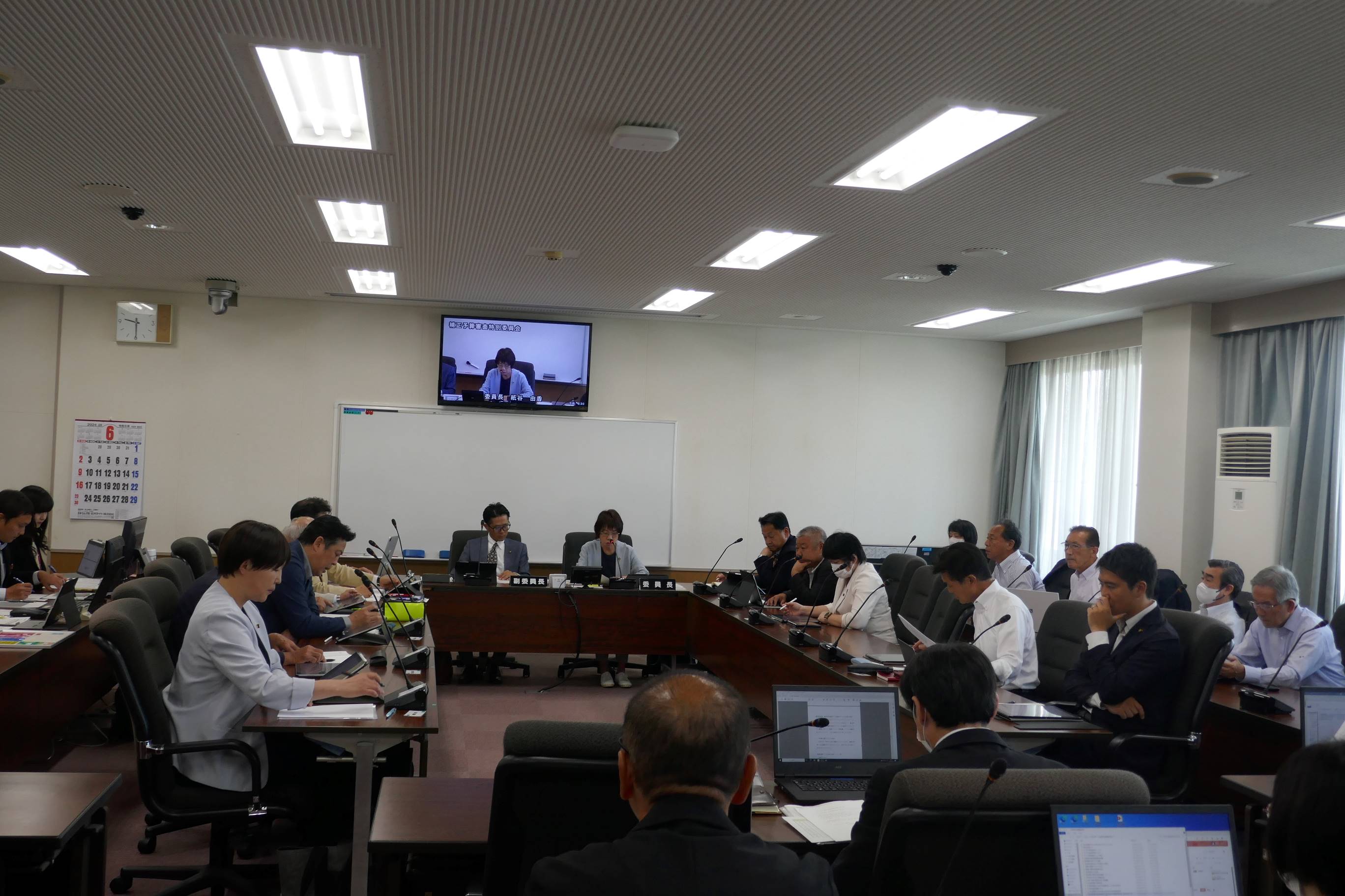 補正予算審査特別委員会を開催しました