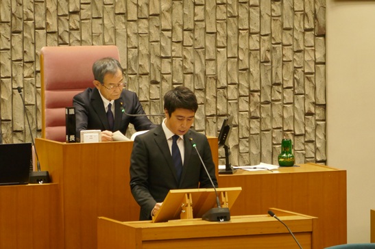 一般質問5人が議論を展開