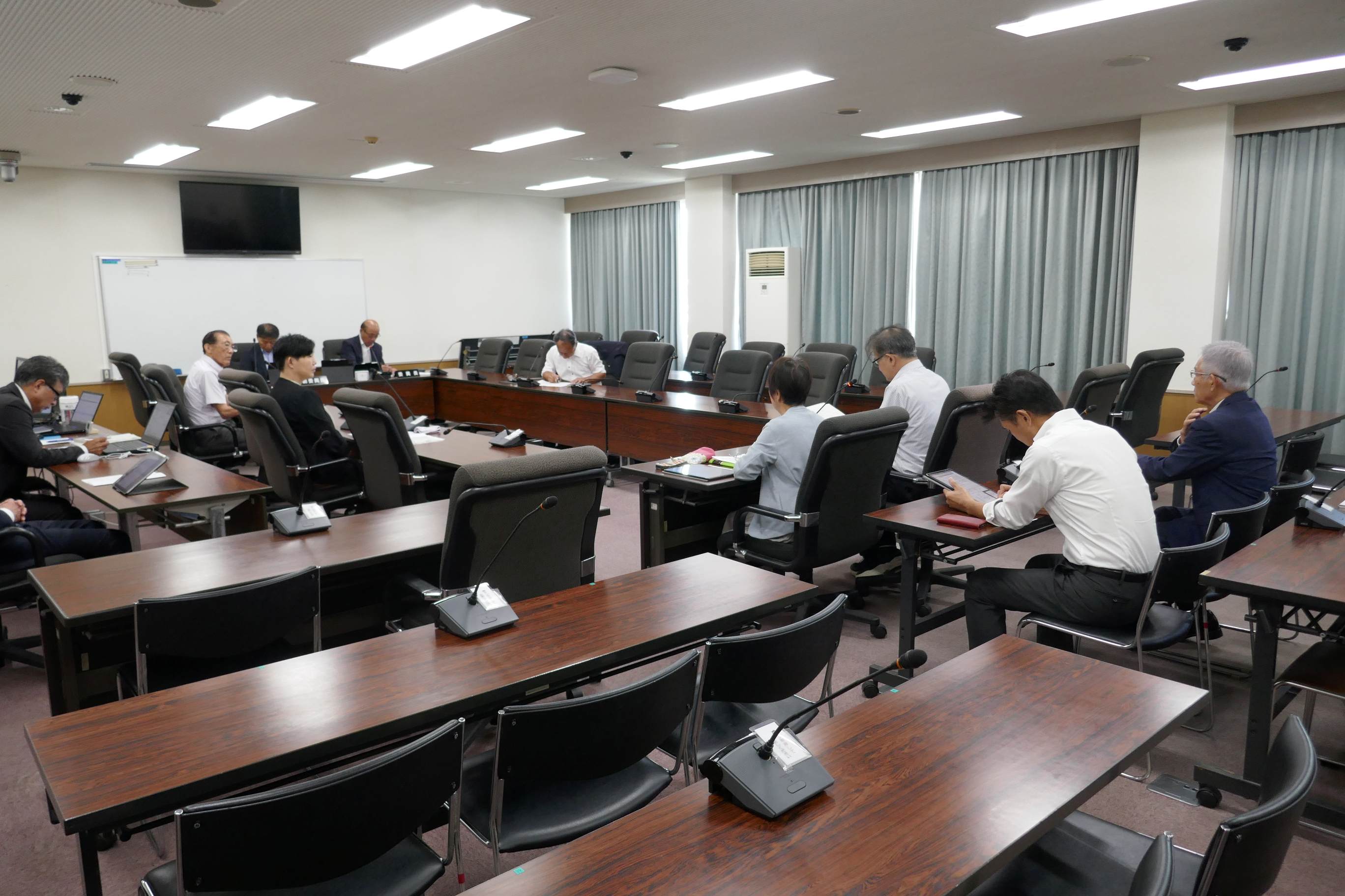 文教厚生委員会を開催しました