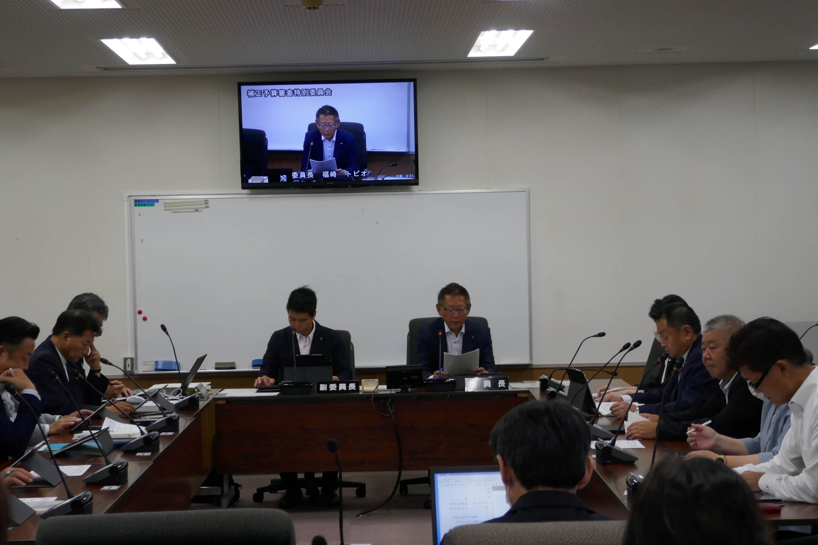補正予算審査特別委員会を開催しました