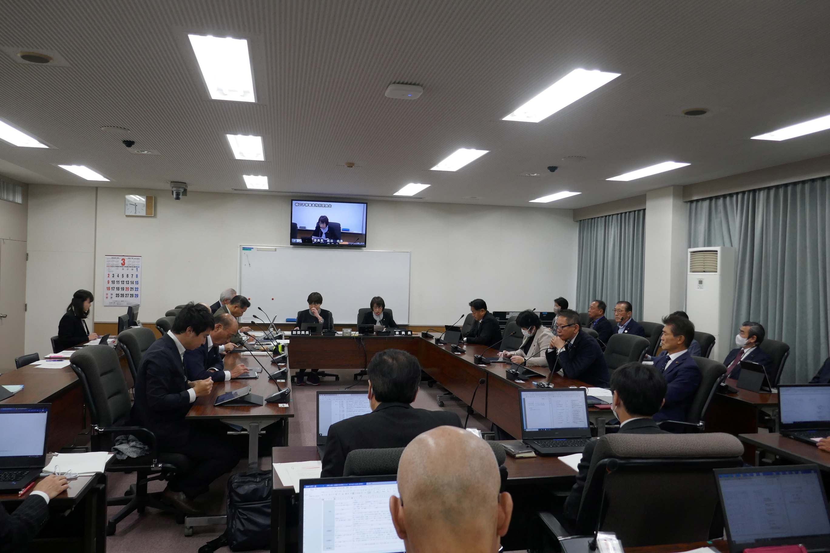 補正予算審査特別委員会を開催しました