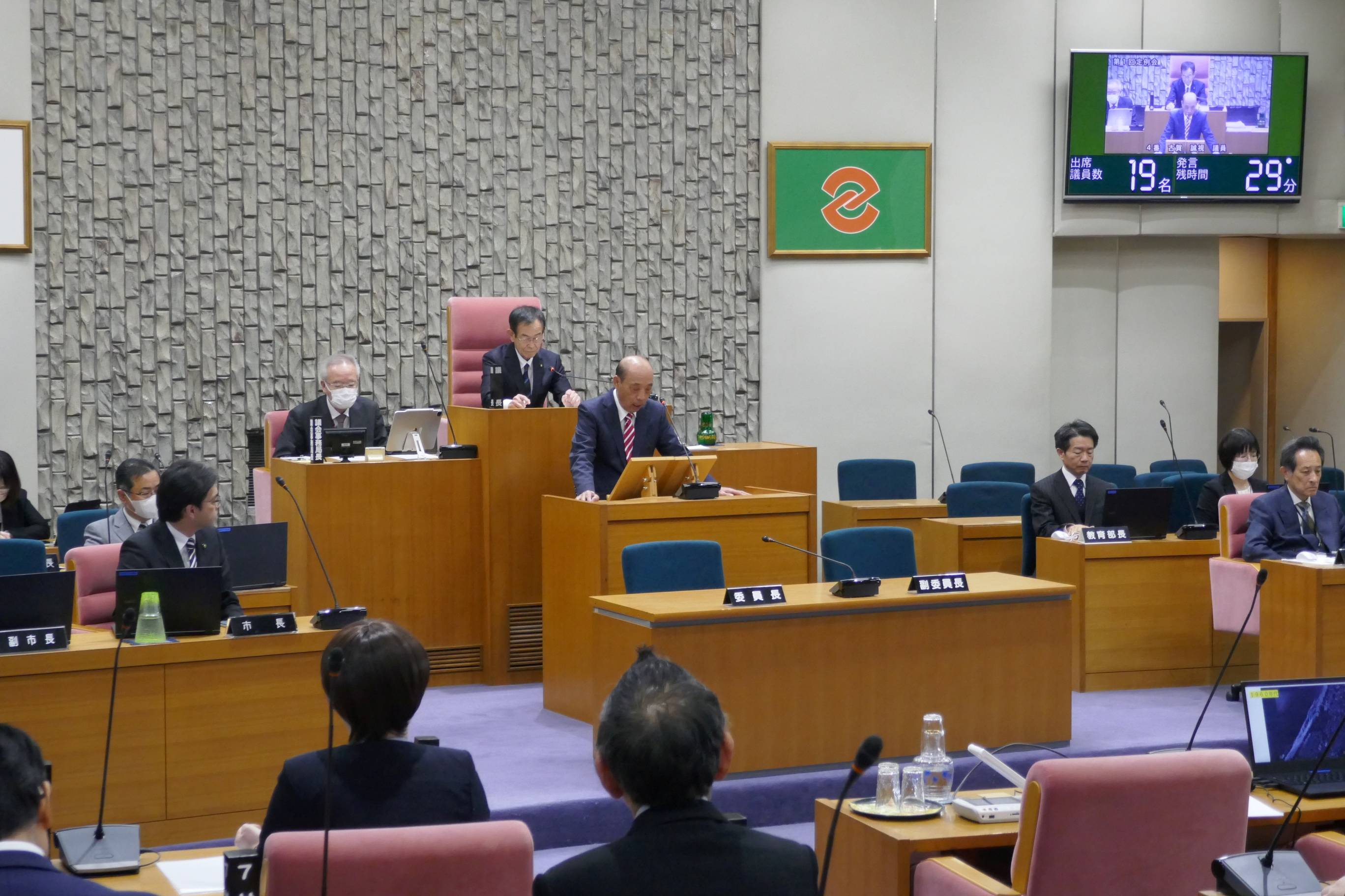 一般質問5人が議論を展開