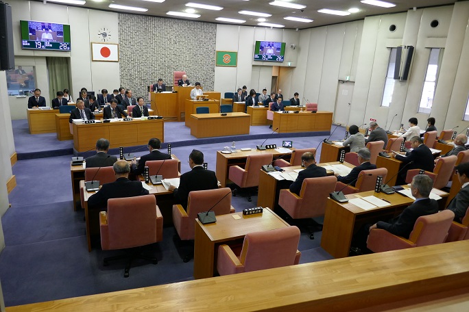 議会トピックス　一般質問（1日目）5人が議論を展開