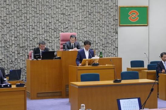 一般質問5人が議論を展開