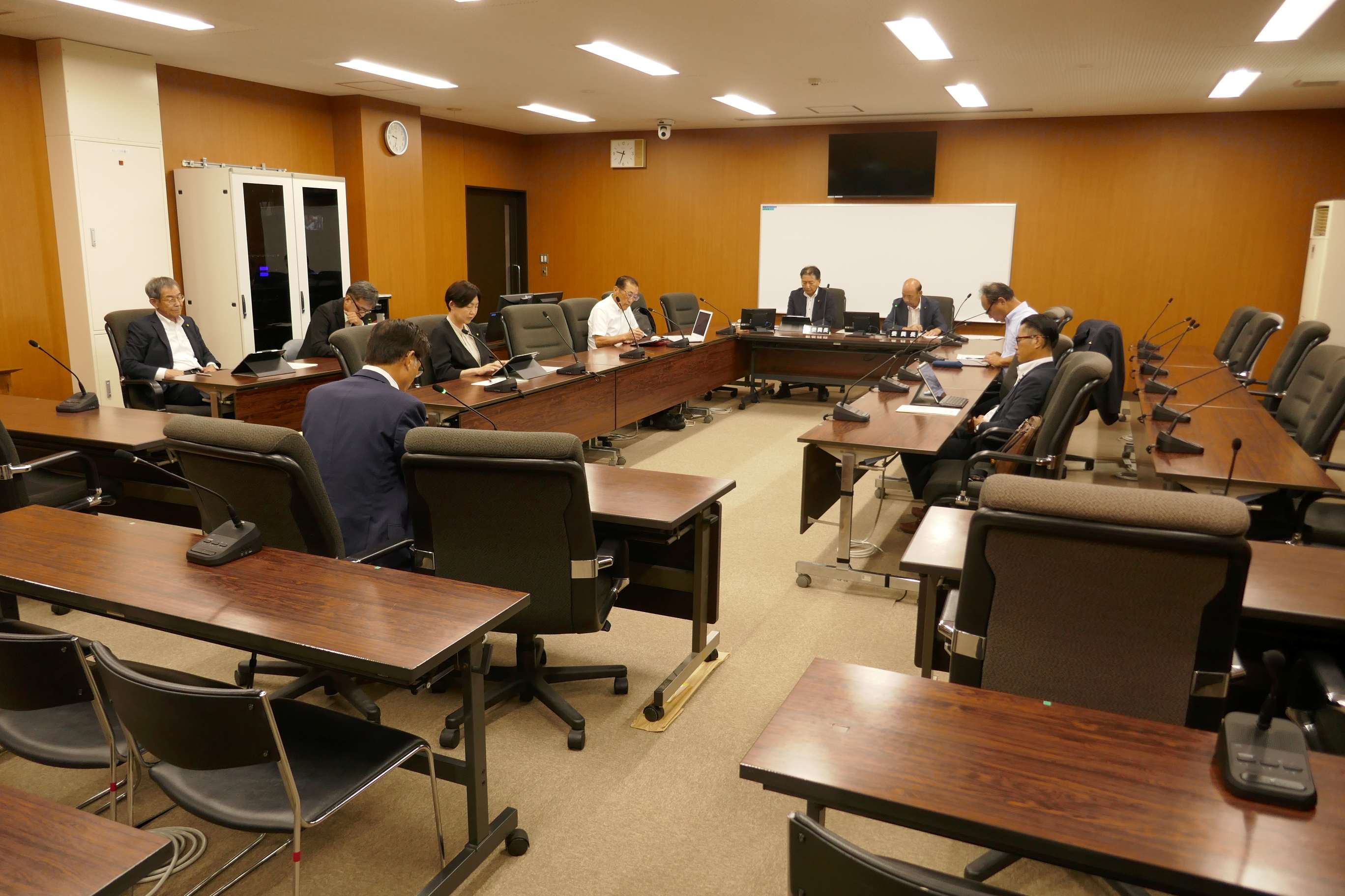 文教厚生常任委員会を開催しました