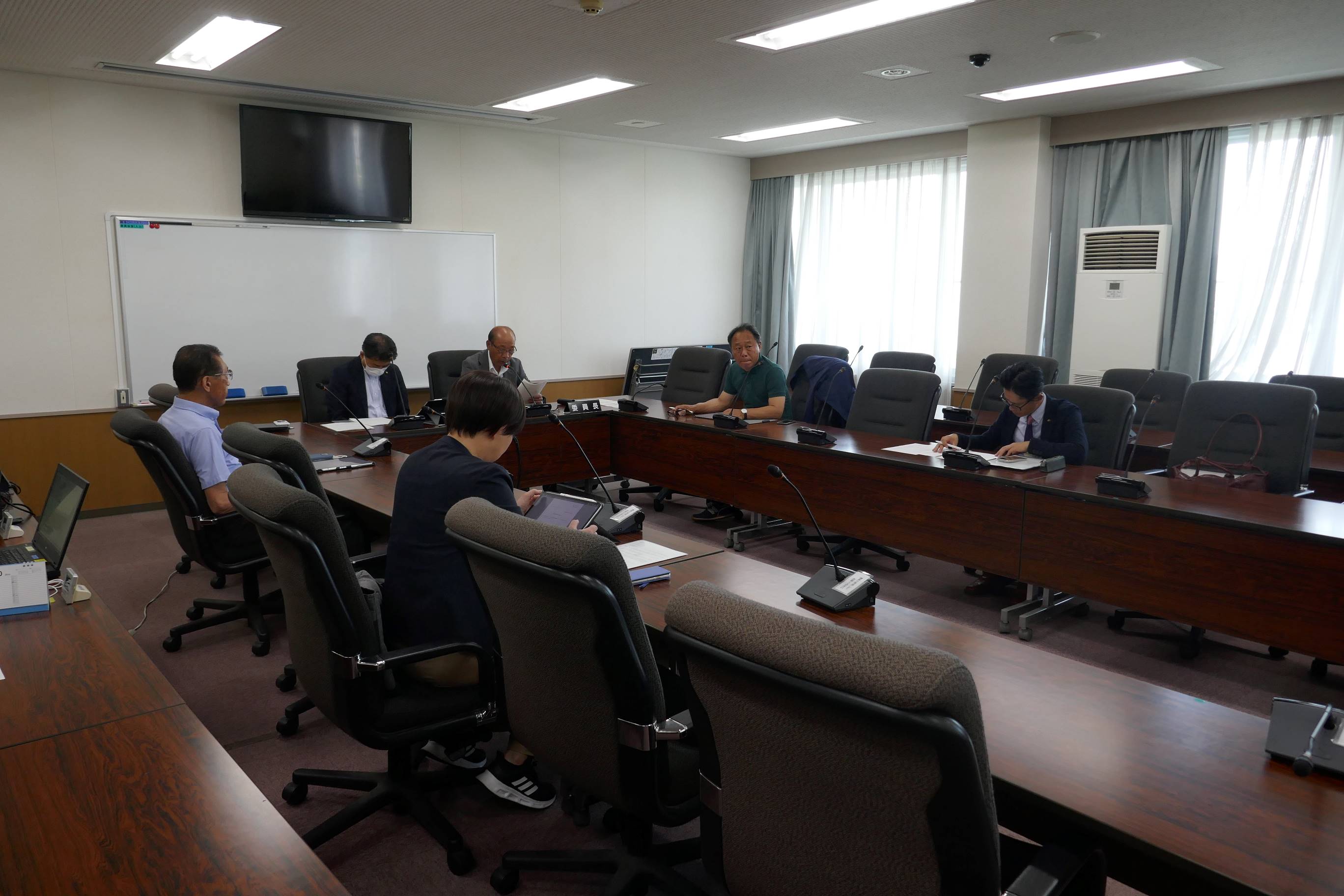 文教厚生委員会を開催しました