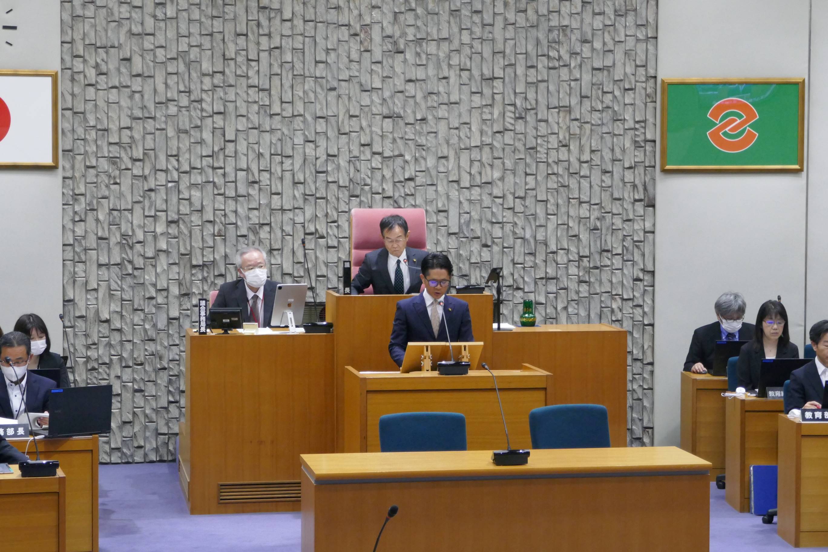 一般質問5人が議論を展開